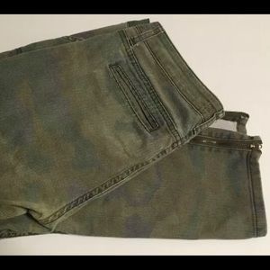 BDG 32 Urban Outfitters Camo Capri Pants